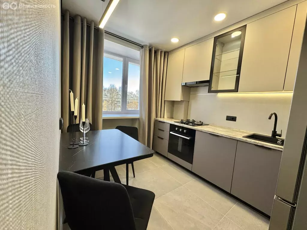 2-комнатная квартира: Киров, улица Защитников Отечества, 37 (46.2 м) - Фото 1