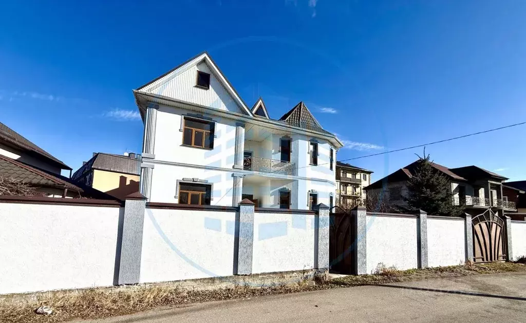 Дом в Ставропольский край, Ессентуки Курсовая ул., 5 (375 м) - Фото 1