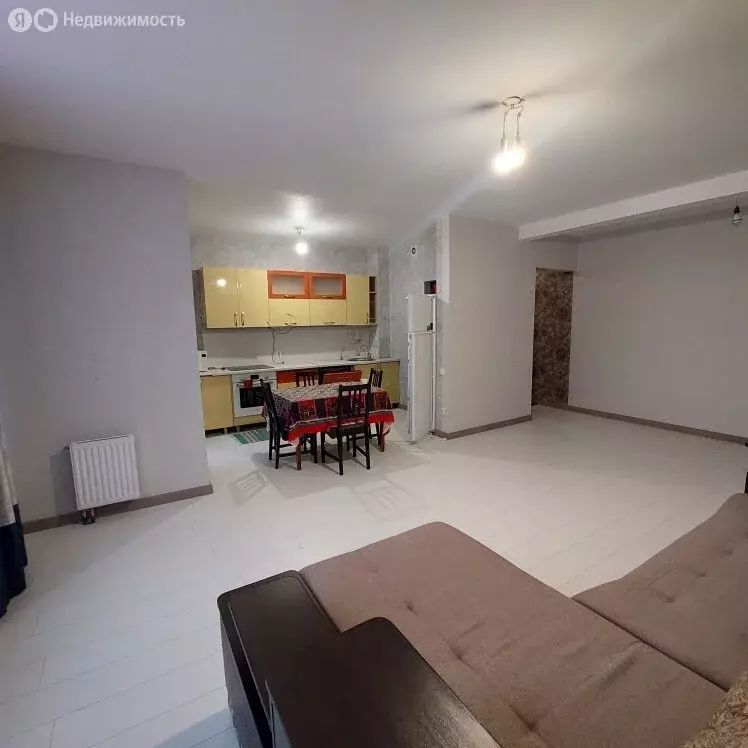 3-комнатная квартира: Екатеринбург, улица Бахчиванджи, 15 (71.5 м) - Фото 1