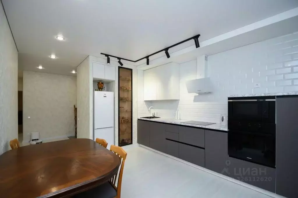 2-к кв. Омская область, Омск ул. 1-ой Красной Звезды, 73 (79.5 м) - Фото 1