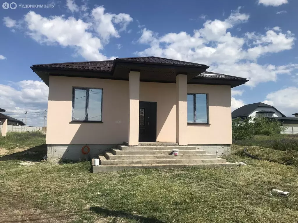 Дом в село Мирное, Черноморская улица, 87 (100 м) - Фото 0