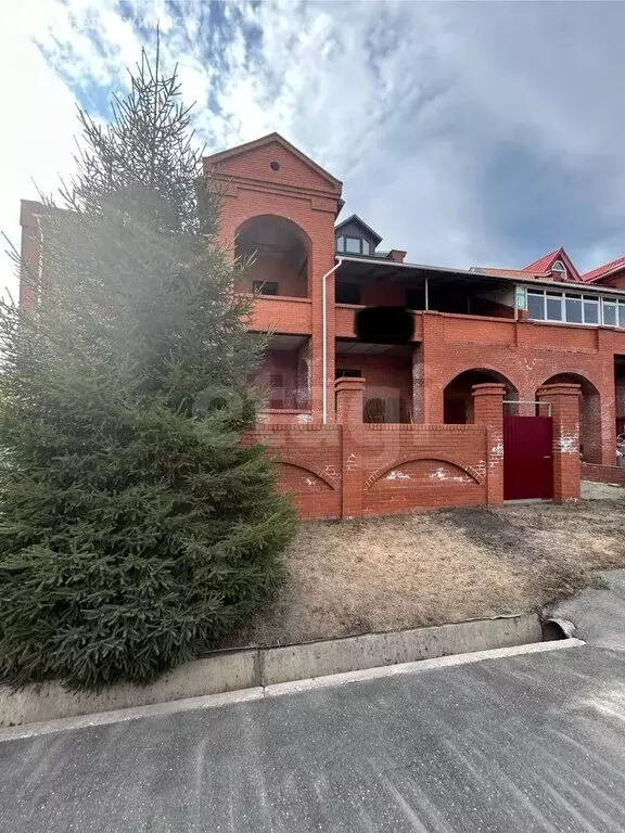 Дом в Омск, улица Юрия Лобова (475.8 м) - Фото 1