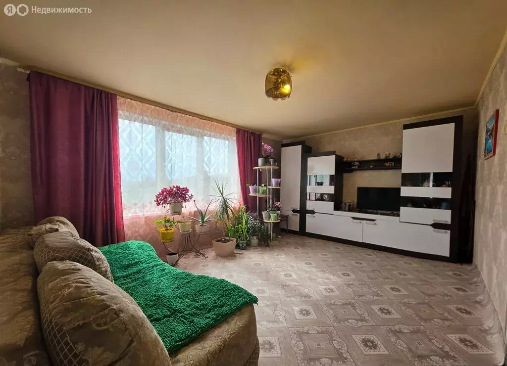 3-комнатная квартира: посёлок городского типа Новокручининский, ... - Фото 1