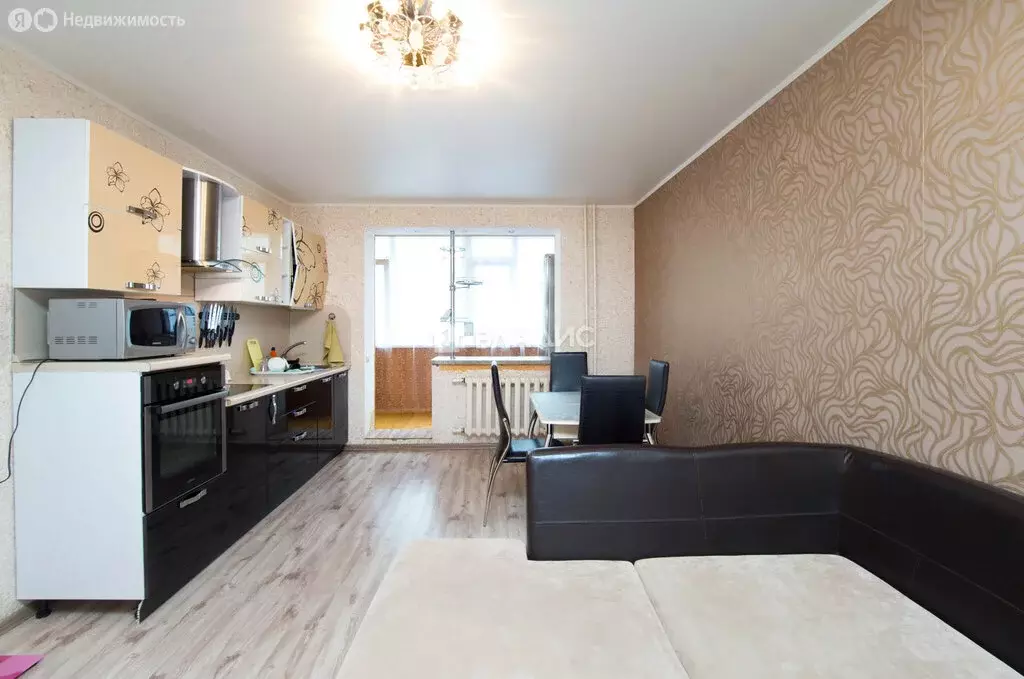 2-комнатная квартира: Тобольск, 7-й микрорайон, 46 (69.9 м) - Фото 1