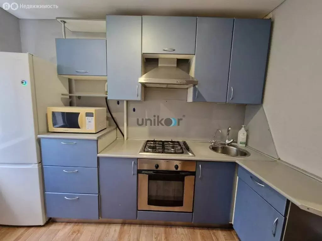3-комнатная квартира: Уфа, Айская улица, 54 (60 м) - Фото 1