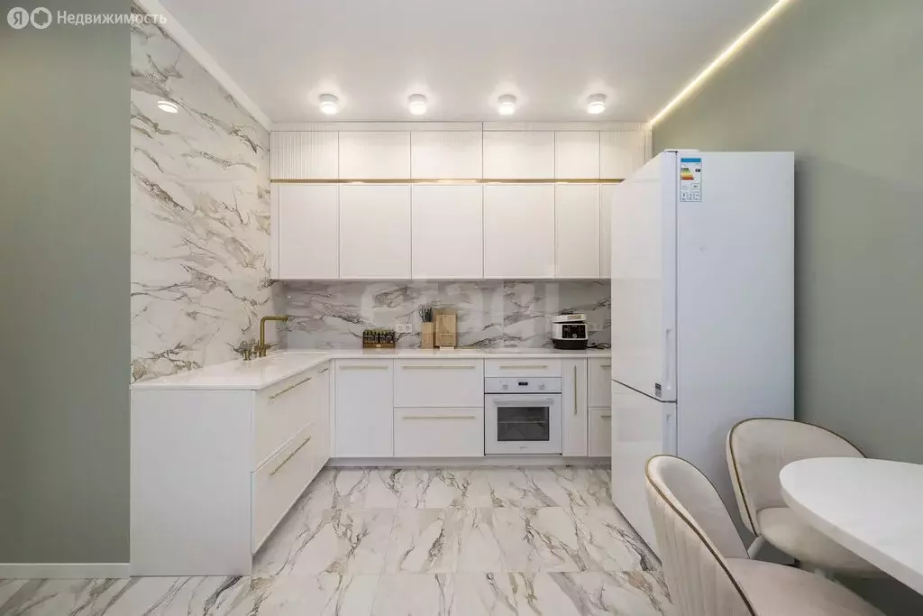 2-комнатная квартира: Тюмень, улица Газовиков, 36 (67 м) - Фото 2