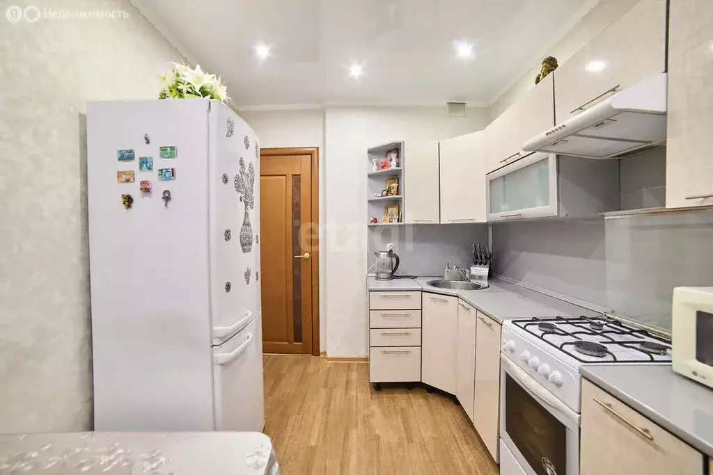 3-комнатная квартира: Стерлитамак, улица Артёма, 127 (66.8 м) - Фото 1