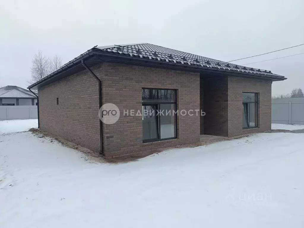 Дом в Рязанская область, Рязанский муниципальный округ, с. Поляны ул. ... - Фото 1