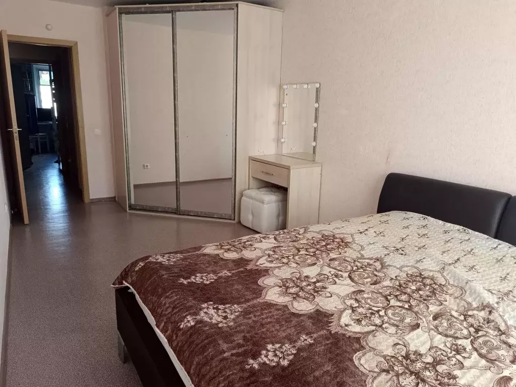 3-к кв. Волгоградская область, Волгоград ул. Ивановского, 6 (69.7 м) - Фото 2