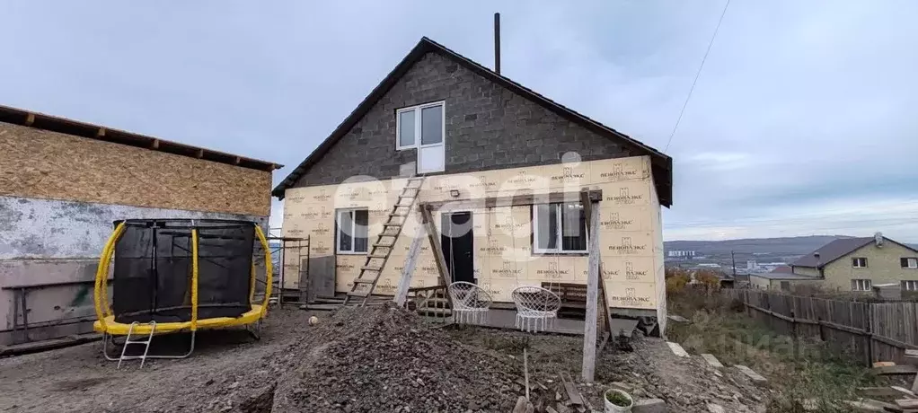 Дом в Красноярский край, Красноярск городской округ, пос. Солонцы, ... - Фото 1