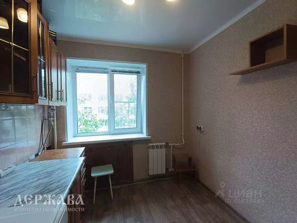 2-к кв. Белгородская область, Старый Оскол ул. Урицкого, 10/63 (42.1 . - Фото 1