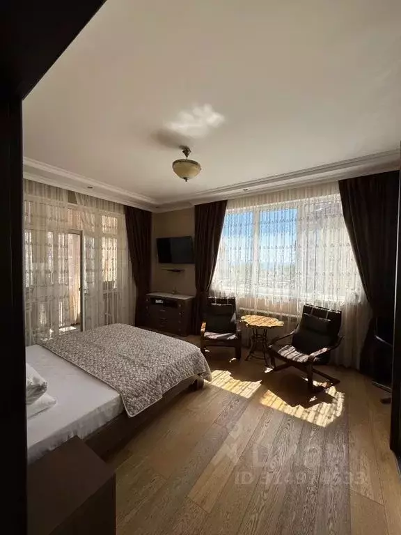 2-к кв. Краснодарский край, Геленджик ул. Южная, 8 (78.0 м) - Фото 0