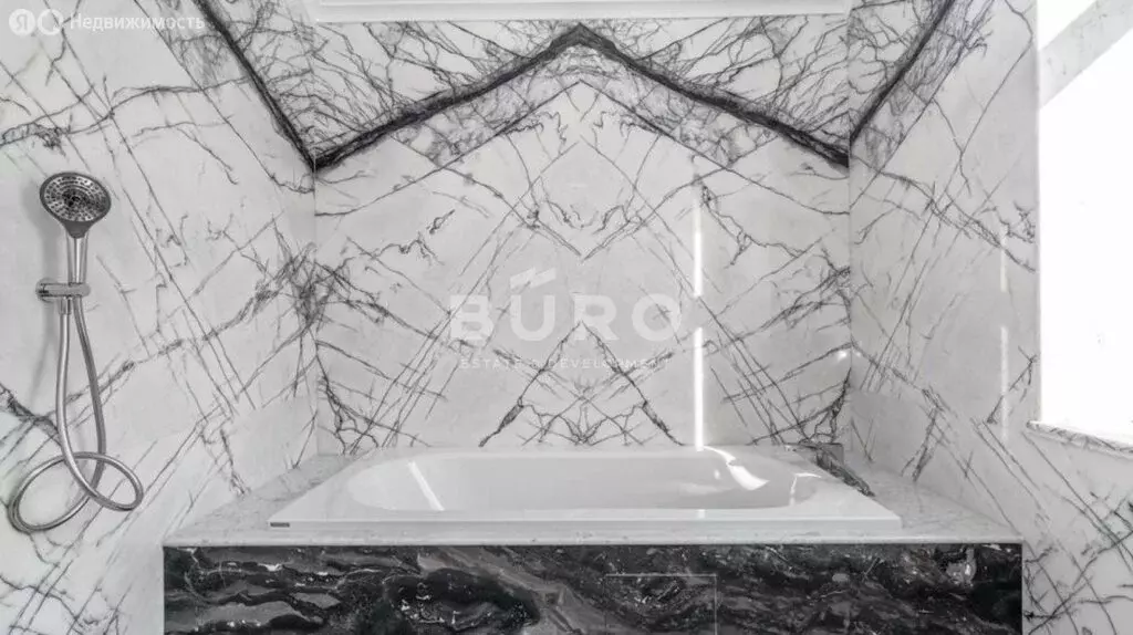 Дом в село Усово, КП Усово-8, 16 (400 м) - Фото 1