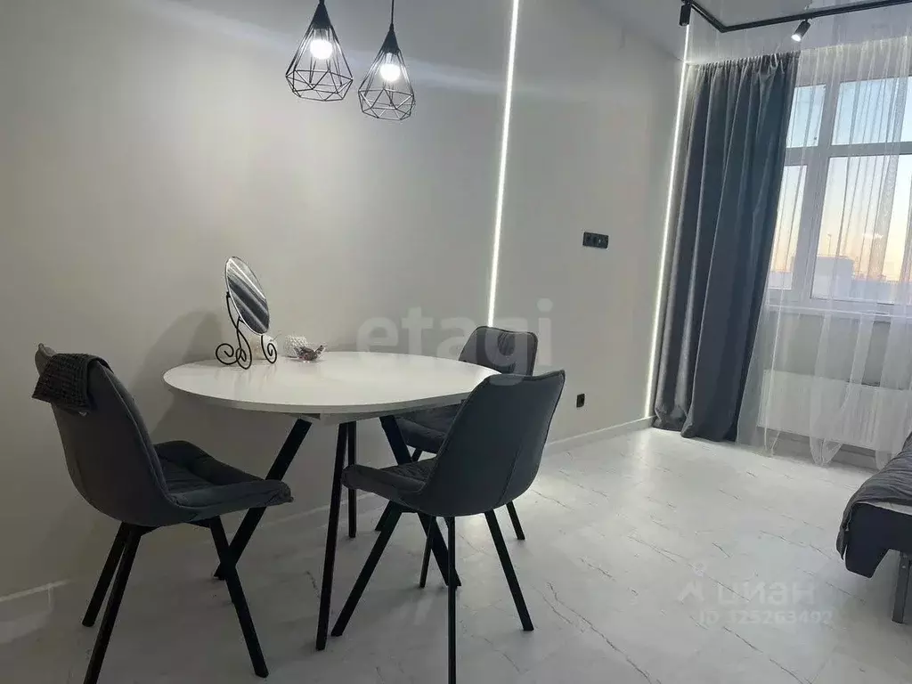 1-к кв. Тюменская область, Тюмень ул. Тимофея Чаркова, 87 (48.0 м) - Фото 2