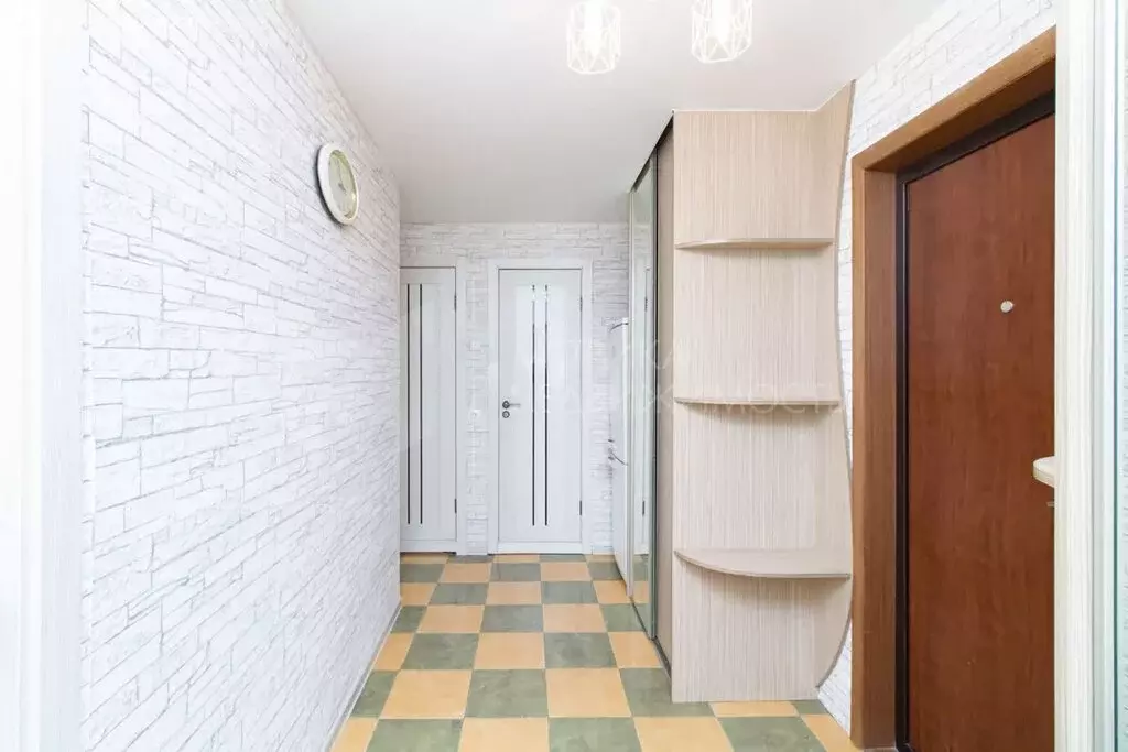 2-комнатная квартира: Тюмень, улица Коммунаров, 39 (46 м) - Фото 0