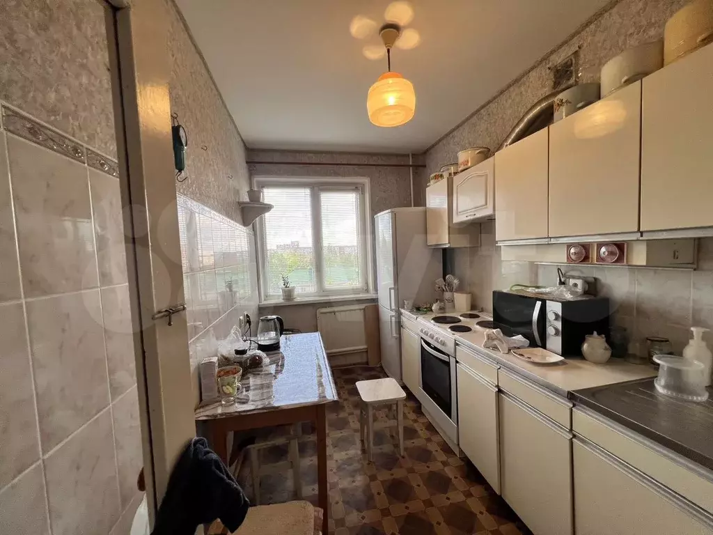 Доля в 2-к. квартире, 50 м, 8/9 эт. - Фото 0