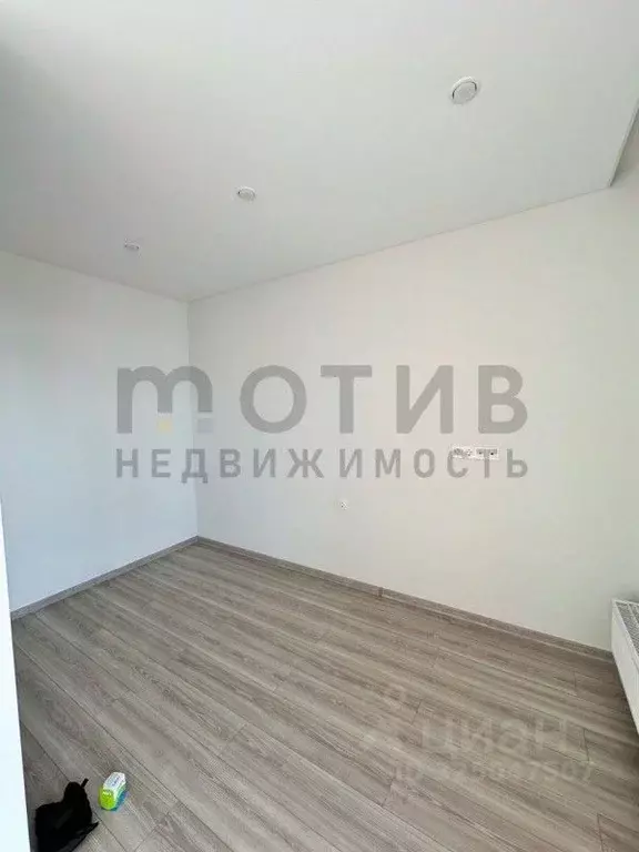 Студия Тюменская область, Тюмень ул. Краснооктябрьская, 16 (28.1 м) - Фото 2