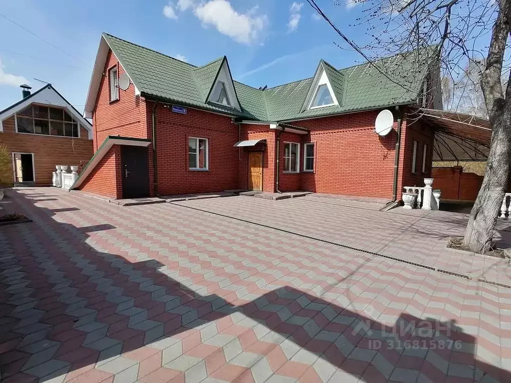 Дом в Челябинская область, Челябинск Рощинская ул., 2 (357 м) - Фото 1