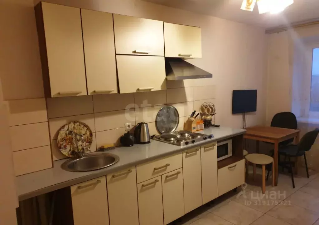 4-к кв. Тюменская область, Тюмень ул. Республики, 10 (85.0 м) - Фото 0