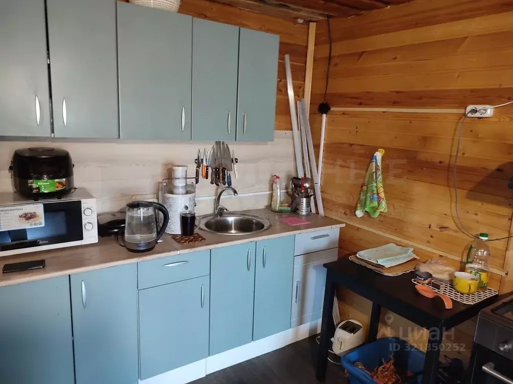 Дом в Новгородская область, Новгородский район, Ракомское с/пос, д. ... - Фото 1