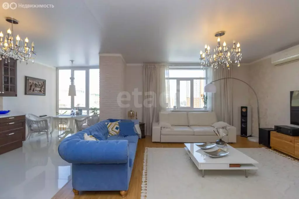 3-комнатная квартира: Омск, проспект Комарова, 15к1 (89 м) - Фото 1