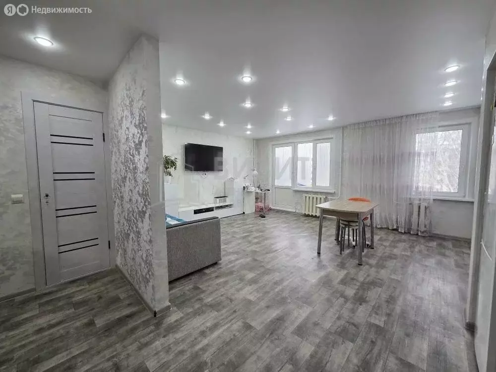 3-комнатная квартира: Нижнекамск, улица Гагарина, 5 (60 м) - Фото 1