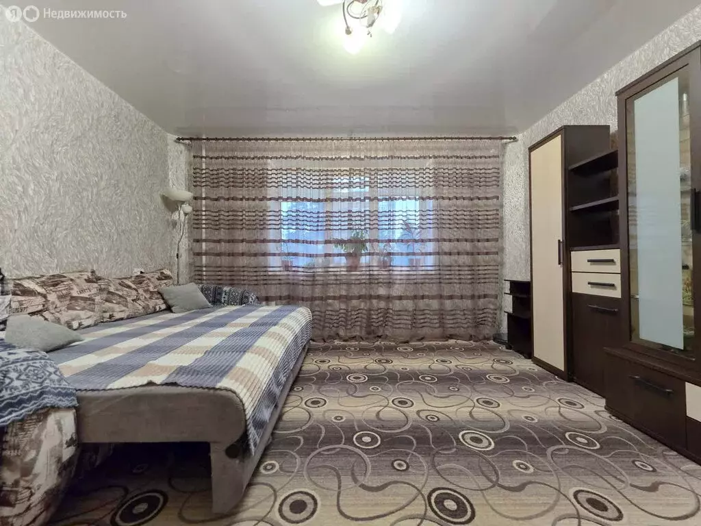 4-комнатная квартира: Нижний Тагил, улица Захарова, 1 (73.5 м) - Фото 1