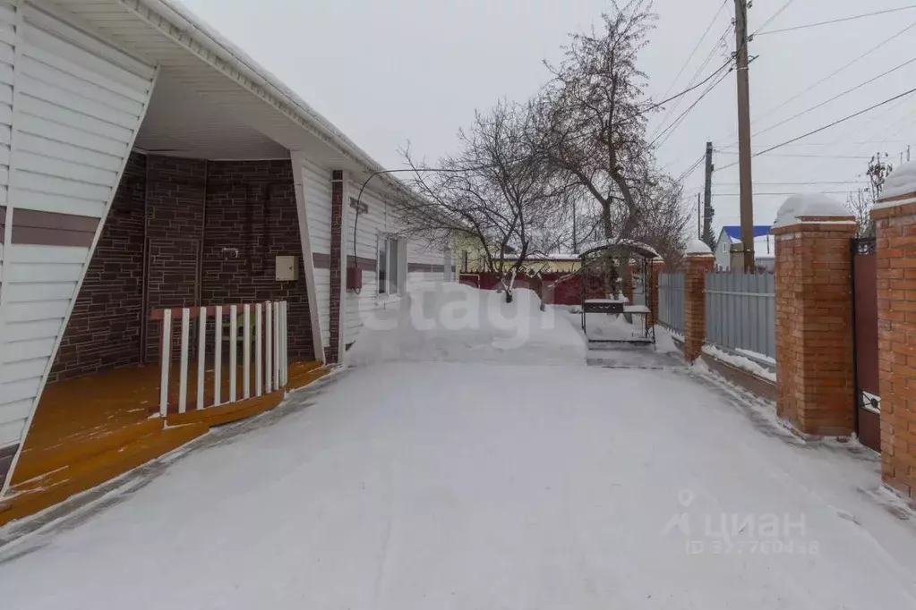 Дом в Омская область, Таврическое рп ул. Химиков, 34 (100 м) - Фото 1