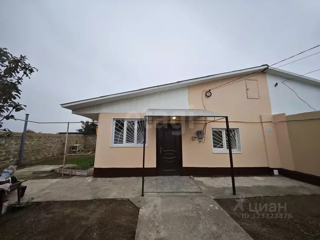 Дом в Крым, Сакский район, с. Лесновка ул. Шевченко (64 м) - Фото 1