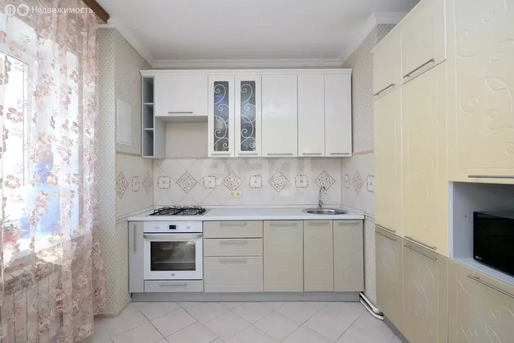 2-комнатная квартира: Якутск, улица Богдана Чижика, 27 (63.6 м) - Фото 1