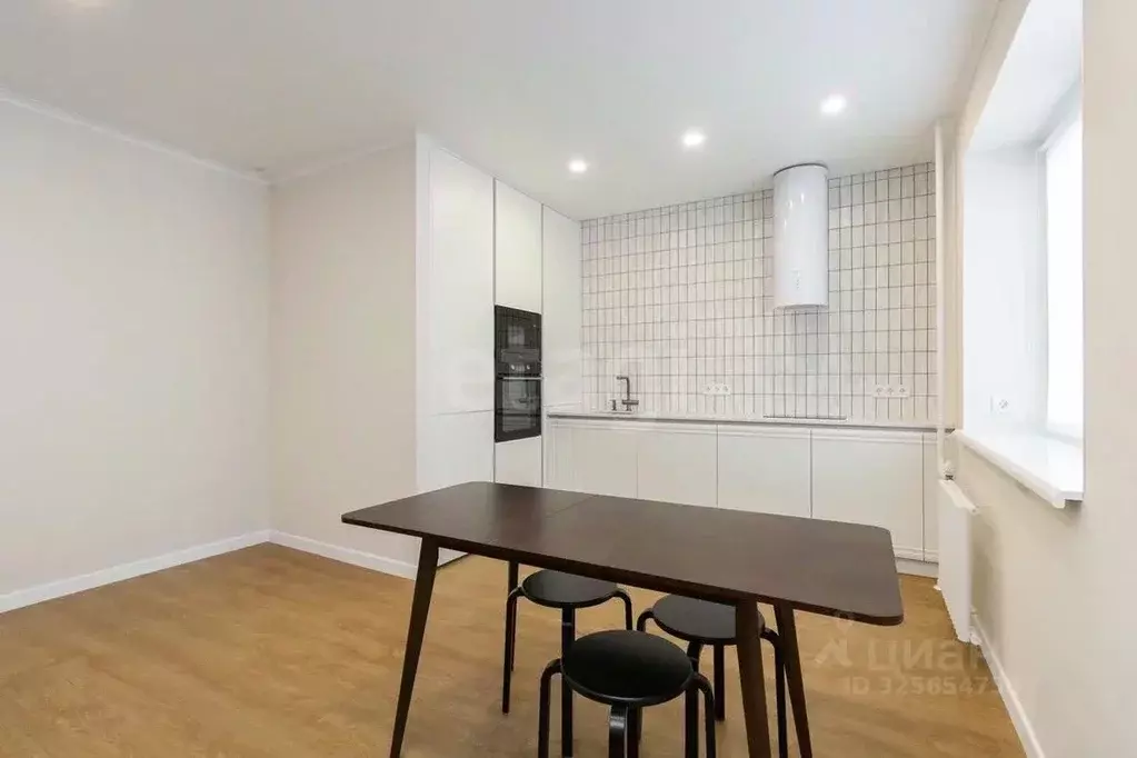 2-к кв. Тюменская область, Тюмень ул. Мельникайте, 34к1 (80.7 м) - Фото 1