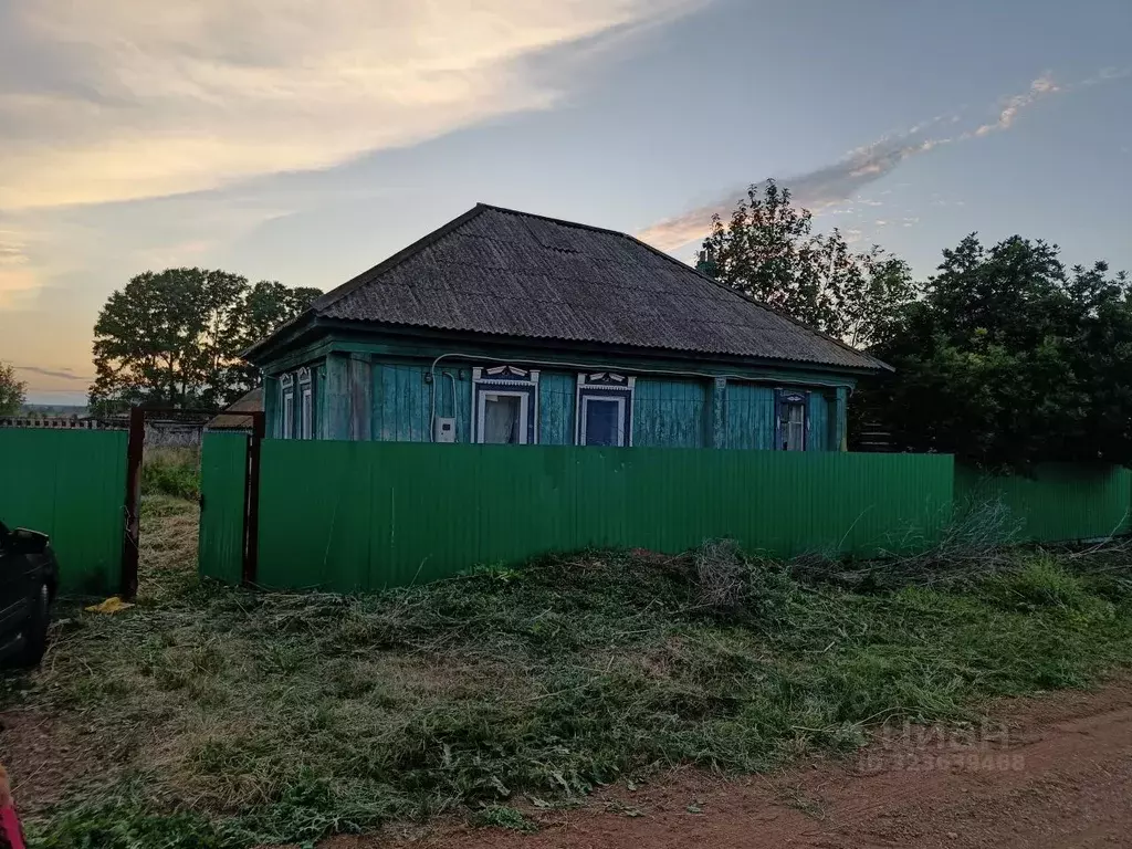 Дом в Башкортостан, Илишевский район, Старокуктовский сельсовет, с. ... - Фото 1