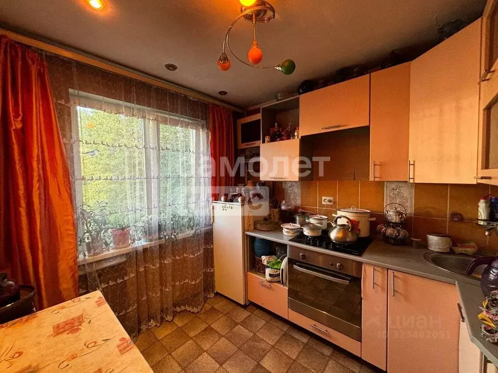 3-к кв. Омская область, Омск Заозерный мкр, ул. Глинки, 4Б (59.0 м) - Фото 0