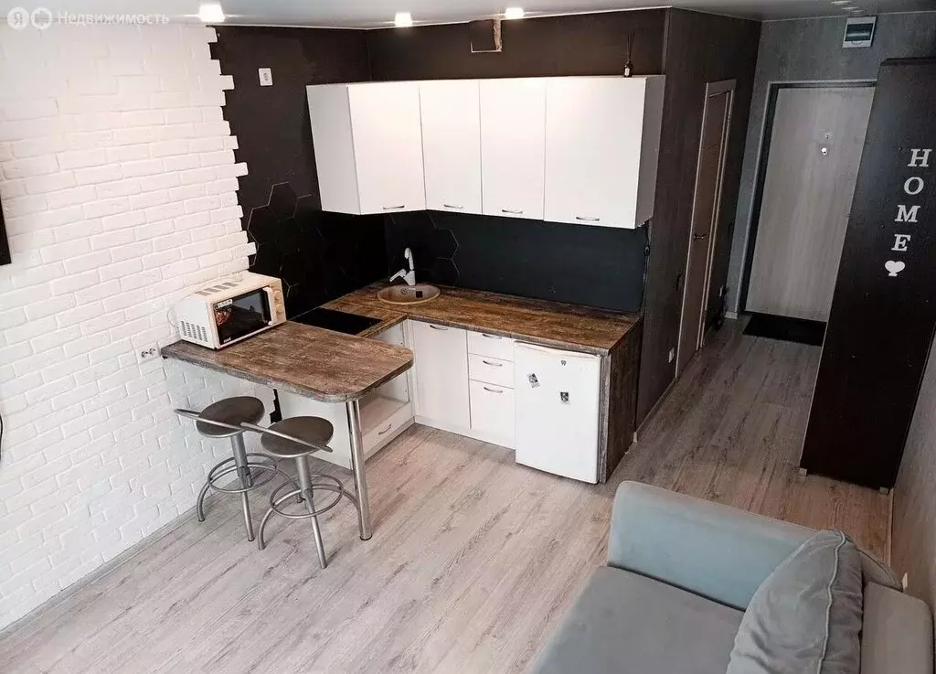 Квартира-студия: Тюмень, улица Тимофея Чаркова, 28 (20.8 м) - Фото 2