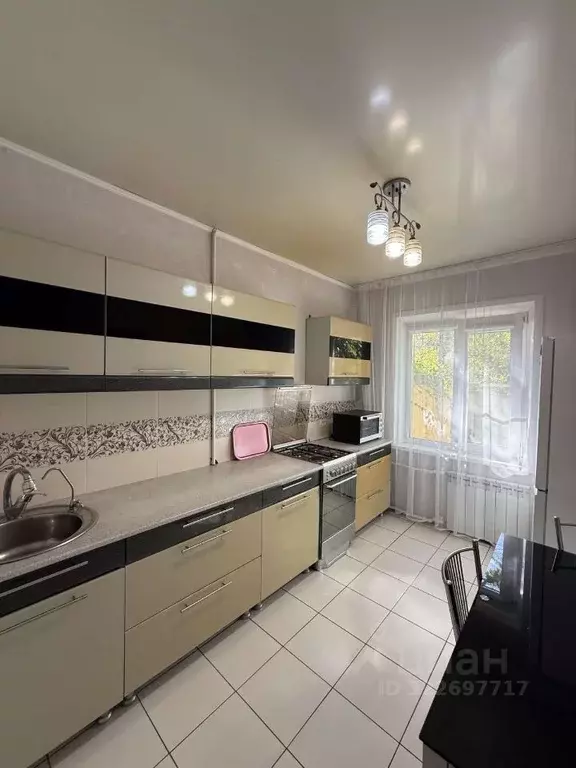 2-к кв. Астраханская область, Астрахань ул. Куликова, 64 (72.4 м) - Фото 1