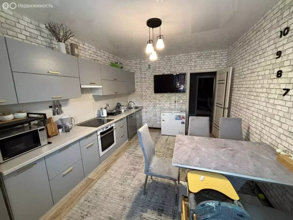 2-комнатная квартира: Заводоуковск, Революционная улица, 119к1 (77 м) - Фото 1
