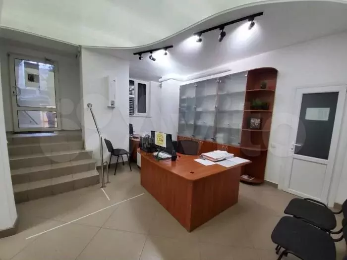 В самом центре, 3 кабинета и/или холл, без - Фото 0