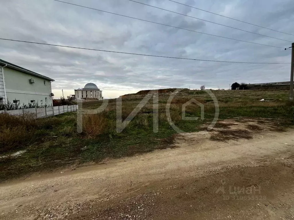 Участок в Крым, Бахчисарайский район, с. Угловое ул. Комарова, 132 ... - Фото 0