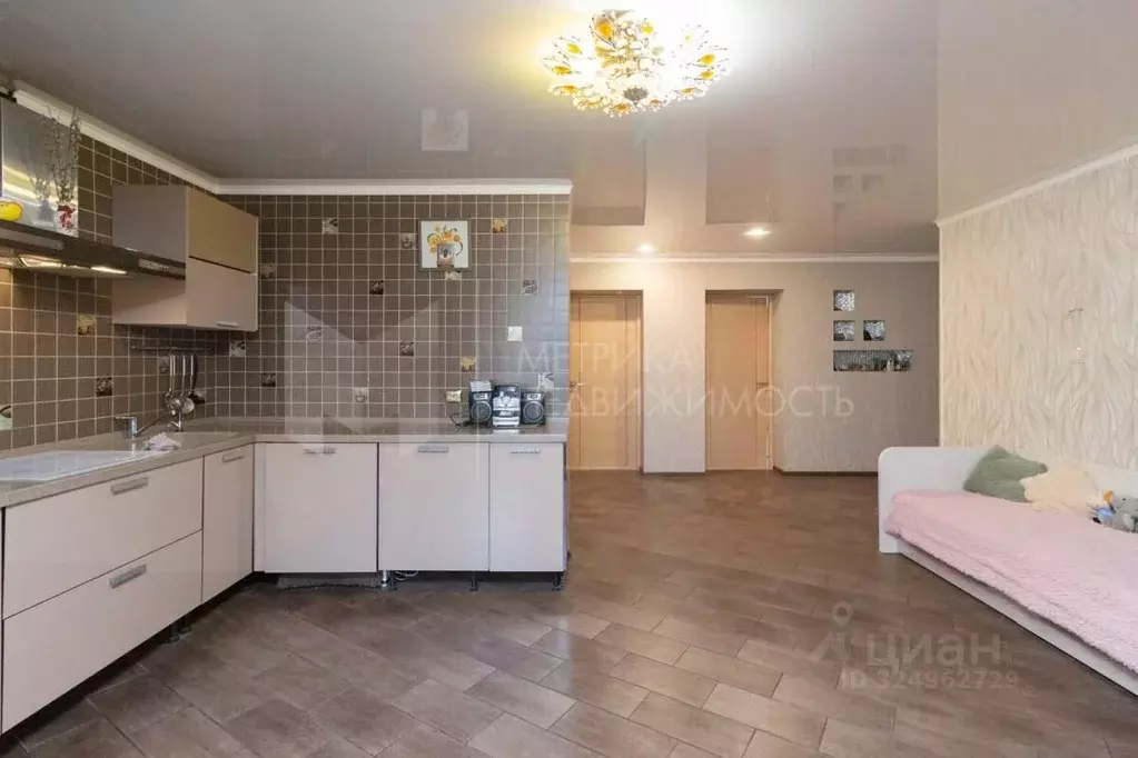 3-к кв. Тюменская область, Тюмень ул. Мельникайте, 138 (97.2 м) - Фото 1