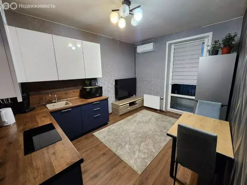 1-комнатная квартира: Екатеринбург, Широкий переулок, 6 (41 м) - Фото 1