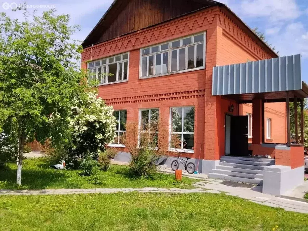 Дом в посёлок Утулик, улица 40 лет Победы (324 м) - Фото 1