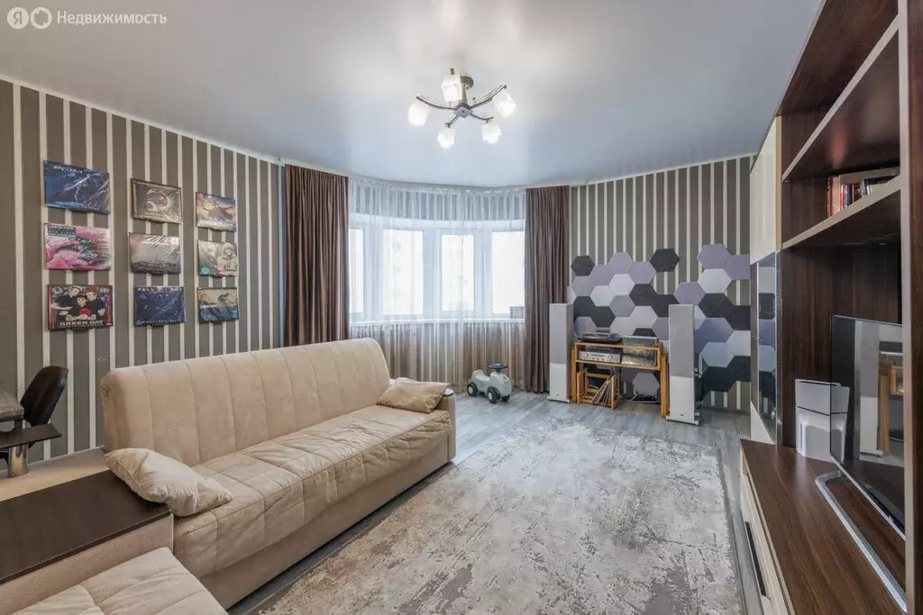 2-комнатная квартира: Брянск, Авиационная улица, 17к1 (70.7 м) - Фото 1