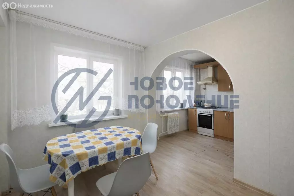 4-комнатная квартира: Омск, улица 75-й Гвардейской Бригады, 3 (59.2 м) - Фото 2