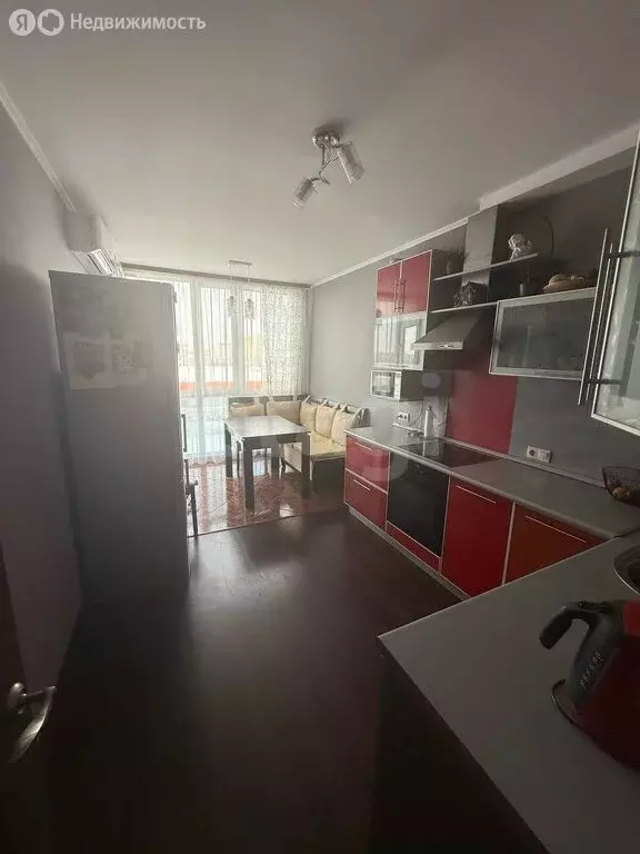3-комнатная квартира: Омск, проспект Комарова, 15 (80 м) - Фото 1