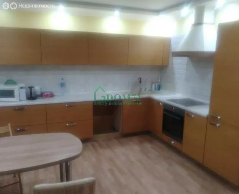 3-комнатная квартира: Тюмень, улица Самарцева, 30 (65 м) - Фото 1