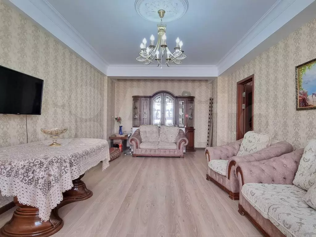 2-к. квартира, 75 м, 1/10 эт. - Фото 0
