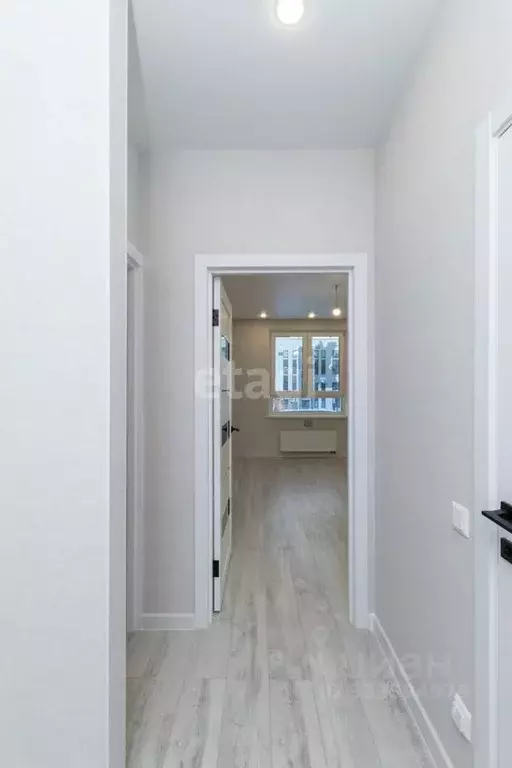 1-к кв. Тюменская область, Тюмень ул. Сергея Свиридова, 5 (38.7 м) - Фото 1