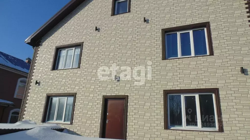 Дом в Красноярский край, Красноярск Клеверный пер., 3 (300 м) - Фото 1