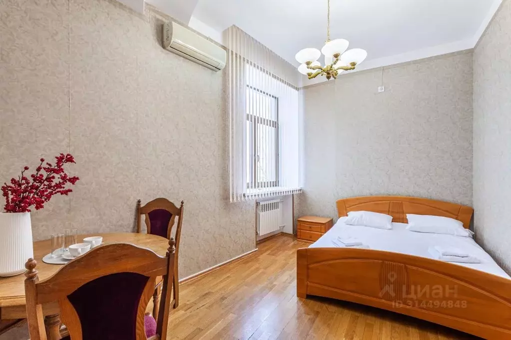 Комната Москва Чистопрудный бул., 11С1 (17.0 м) - Фото 0