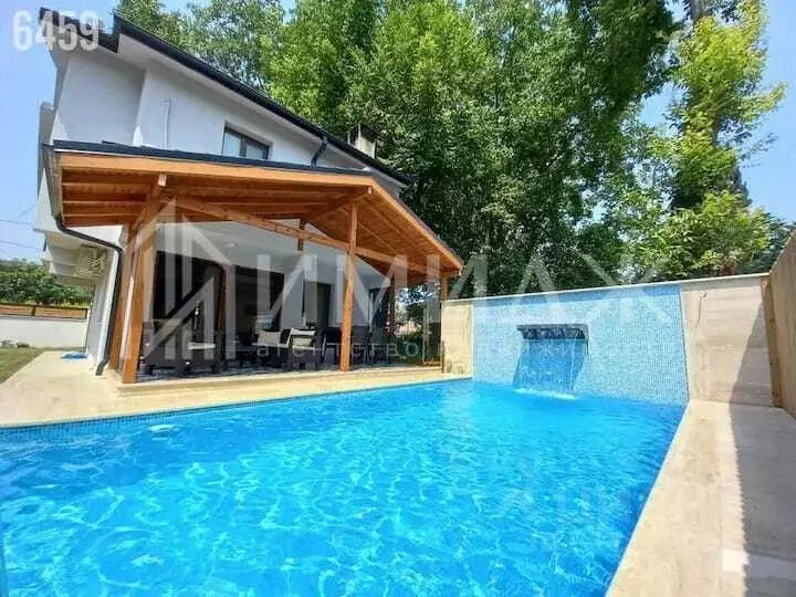 Дом в Краснодарский край, Сириус пгт ул. Метревели (220 м) - Фото 0